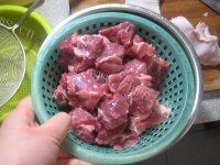 自制土豆烧牛腩做法图解1)