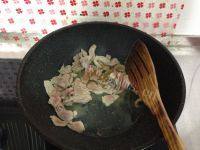 美味可口的茭白炒肉做法图解6)