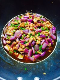 香喷喷的肉末茄子做法图解7)
