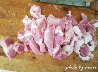 诱人的小酥肉蒸碗做法图解2)