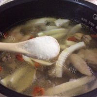 养生的老椰煲鸡汤做法图解11)