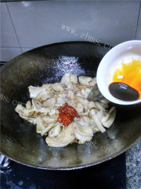 香飘十里的青椒回锅肉做法图解7)
