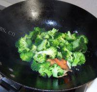 味道不错的蒜蓉西兰花做法图解6)