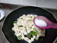 美味的豆瓣酱烧豆腐做法图解4)