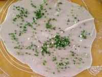 美味的葱油饼做法图解4)