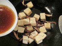 家常菜炖冻豆腐做法图解7)