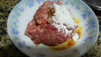 诱人的梅菜肉饼做法图解4)