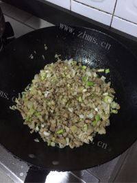 自制酱肉包子做法图解9)