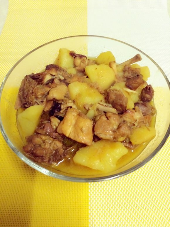 垂涎欲滴的鸡肉炖土豆