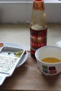 好吃的姜末炒蛋做法图解2)