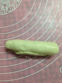 唇齿留香的豆沙菊花酥做法图解9)