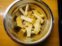 豆干炒芹菜自制做法图解3)