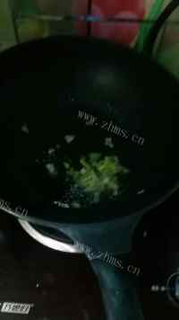 味美好吃的葱香肉酱土豆泥做法图解2)