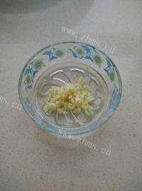 家常菜炝拌菠菜做法图解3)