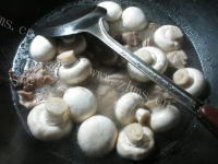 东北菜之小鸡炖蘑菇的做法图解六