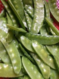家常菜荷兰豆炒腊味做法图解1)
