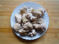 美味的板栗烧鸡翅做法图解4)