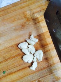 美味的蒜蓉大虾粉丝做法图解4)