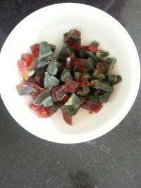 懒人版皮蛋瘦肉粥做法图解4)