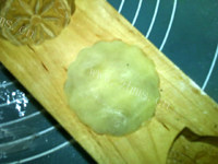 自制广式白莲月饼做法图解17)