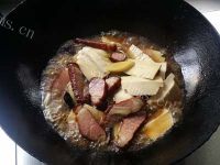 鲜美豆干焖腊肉的做法图解四