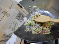 美味的肉末蒸豇豆做法图解10)
