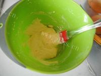 营养可口的宝宝蛋黄饼干做法图解4)