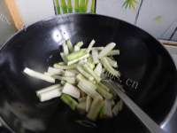家常菜丝瓜炒鸭蛋做法图解8)