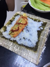 诱人的寿司卷做法图解5)