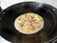 美味的红烧栗子排骨做法图解10)
