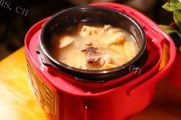 美味腊猪蹄炖莲藕做法图解9)