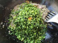 茼蒿炒豆渣做法图解6)