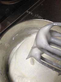 自制原味戚风蛋糕做法图解8)