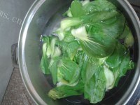 好喝的龙头鱼青菜煮米粉汤做法图解2)