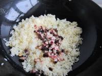 美味的泡菜腊肉蛋炒饭做法图解7)