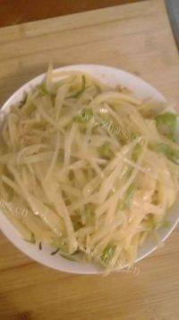 家常菜炝炒土豆丝