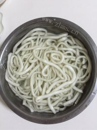 酸甜茄汁土豆粉做法图解2)
