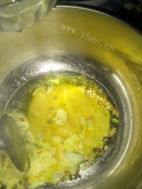 美味的青椒火腿胡萝卜炒饭做法图解6)