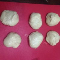 自制豆沙卷面包做法图解8)