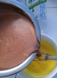 美味的巧克力杯装慕斯做法图解3)