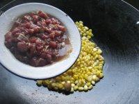 家常菜碎肉玉米做法图解9)