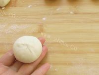 自制枣泥菊花酥做法图解8)