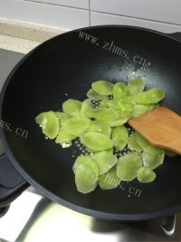 家常菜莴笋炒木耳做法图解4)