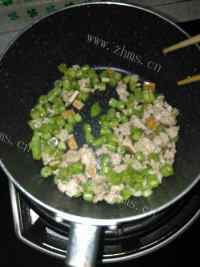 香喷喷的肉末豆角面做法图解7)