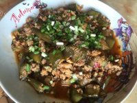 美味的红虾豆腐香锅 做法图解9)