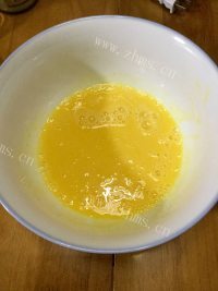 自制蔓越莓戚风蛋糕做法图解6)