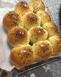 口感不错的黑芝麻小餐包