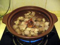 家常菜牛肉炖萝卜做法图解9)