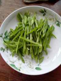 家常菜干煸芸豆丝做法图解2)