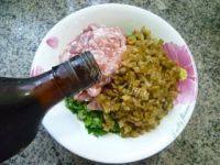 自己做的芹菜猪肉馅饺子做法图解3)